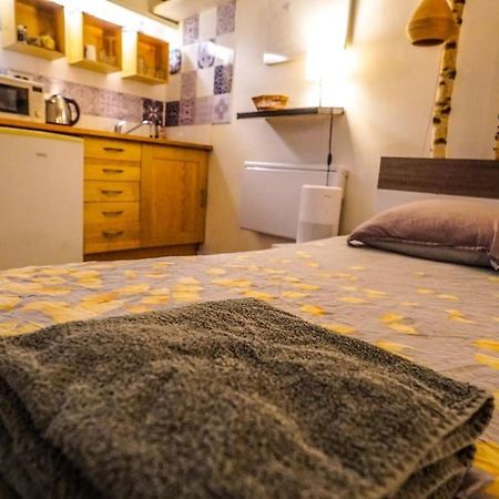 Cozy Studio In The Heart Of Párizs Kültér fotó