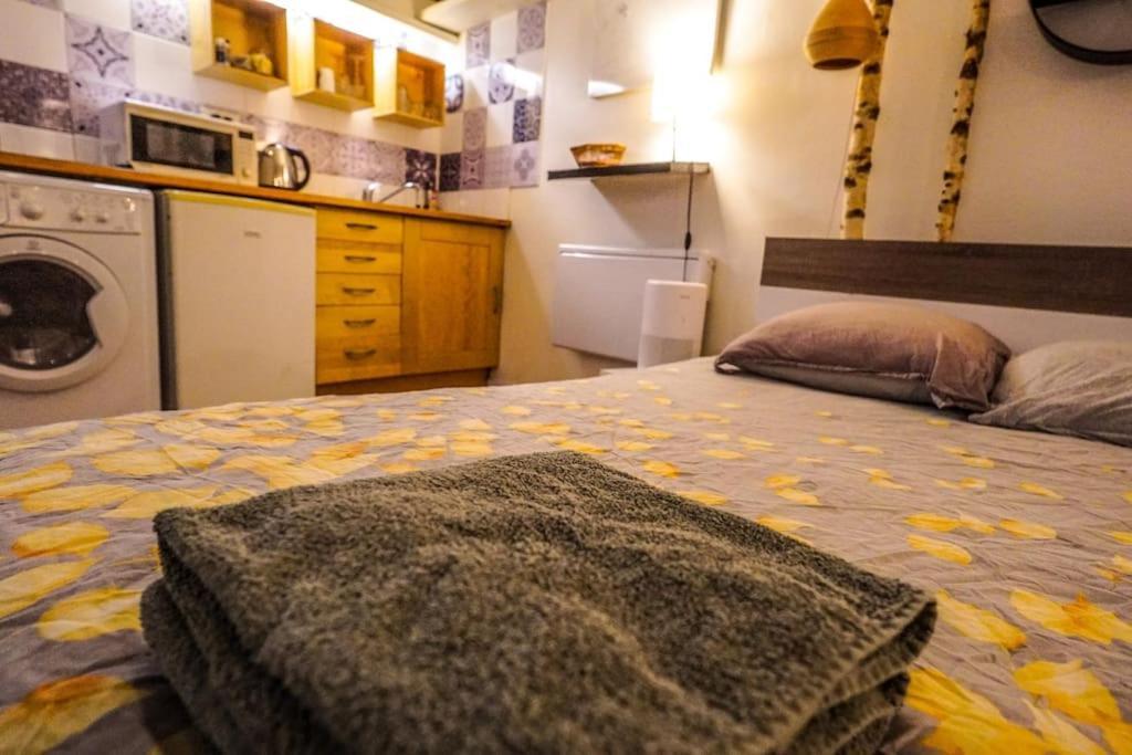 Cozy Studio In The Heart Of Párizs Kültér fotó